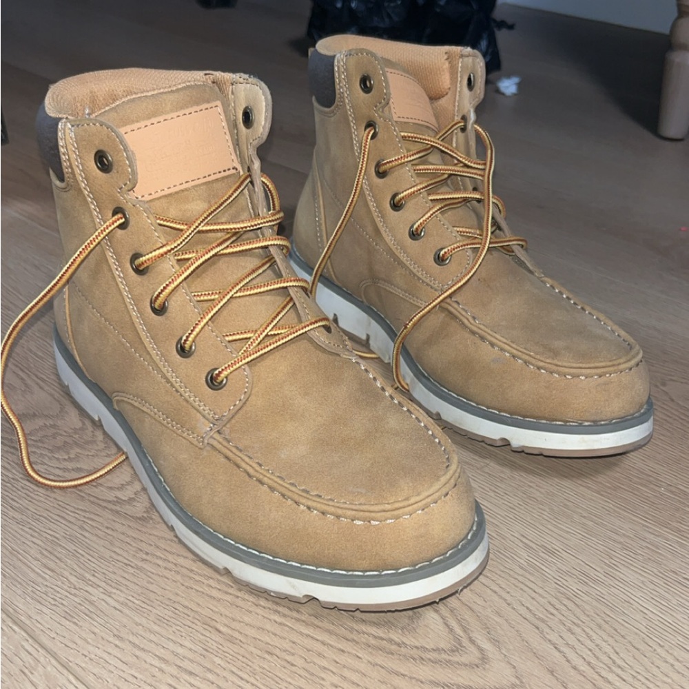 Levi Strauss Mens Brown Two-Toned Boots Size 9 but fit like a 9.5